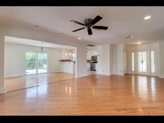 3rd image of 949 Greensward Ln