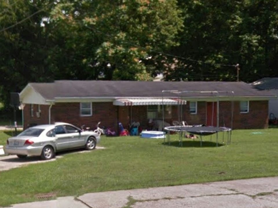 1st image of 1736 Oak St