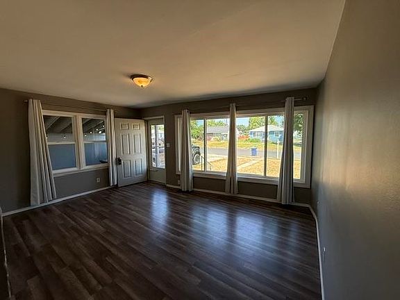 5th image of 528 E Joseph Ave