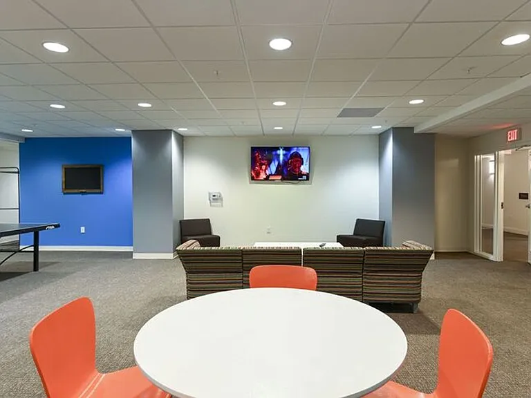 Penn Street Tower Apartments — Photo 11