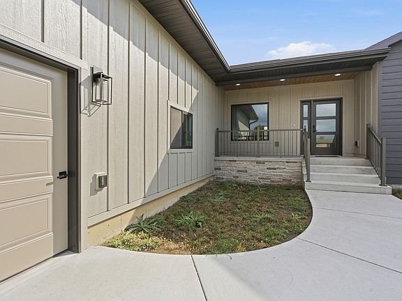 3rd image of 1517 Torrey Pines Ave