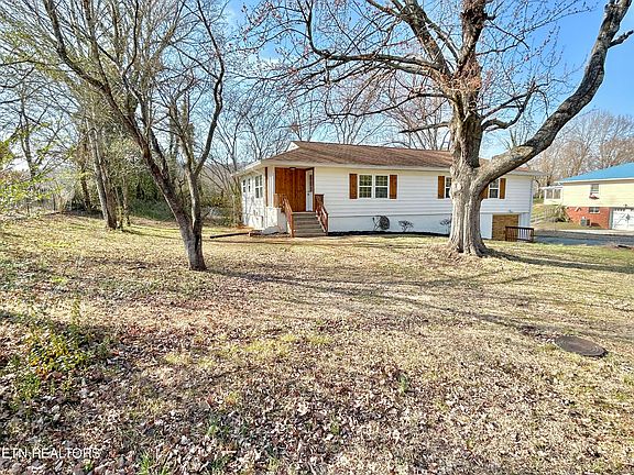 4th image of 654 Lakeshore Dr