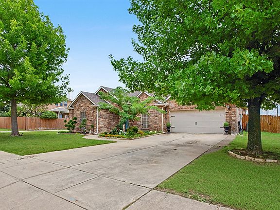 2nd image of 720 Saddle Ridge Trl