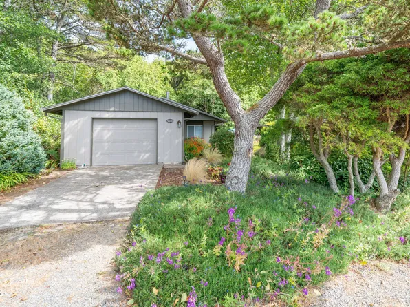 5540 Palisades Dr, Lincoln City, OR 97367