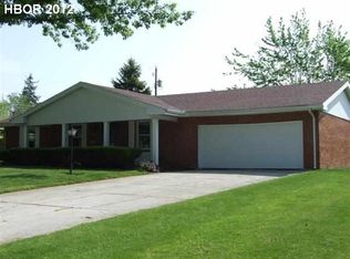 520 Burnham Dr, Fostoria, OH 44830