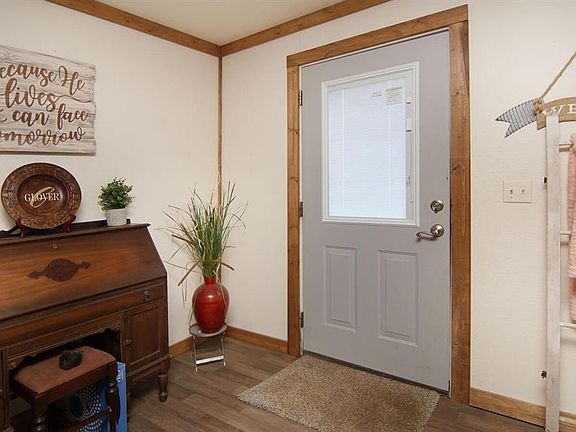 2nd image of 504 W Lee Ave
