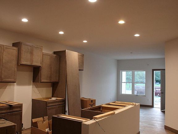4th image of 509 Emerald POINT #16