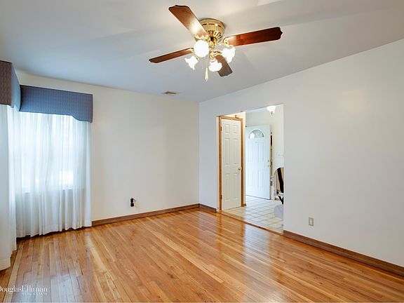 5th image of 142 Devonshire Dr