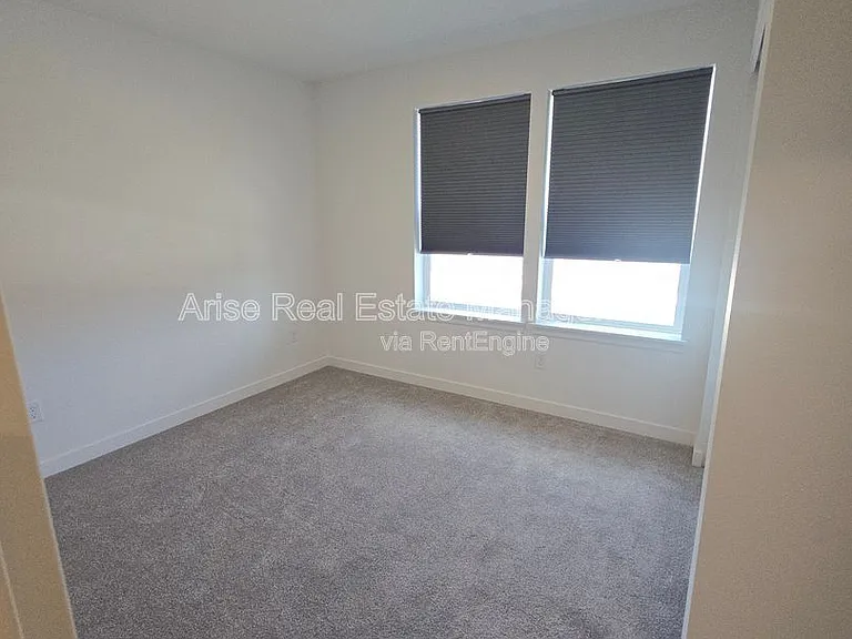 652 NE McCampbell St — Photo 23
