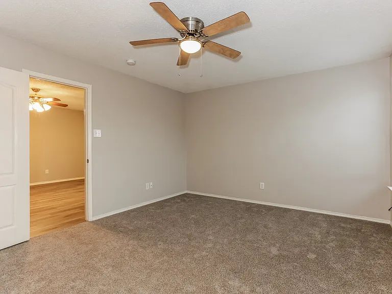 735 Cedarwood Dr — Photo 10