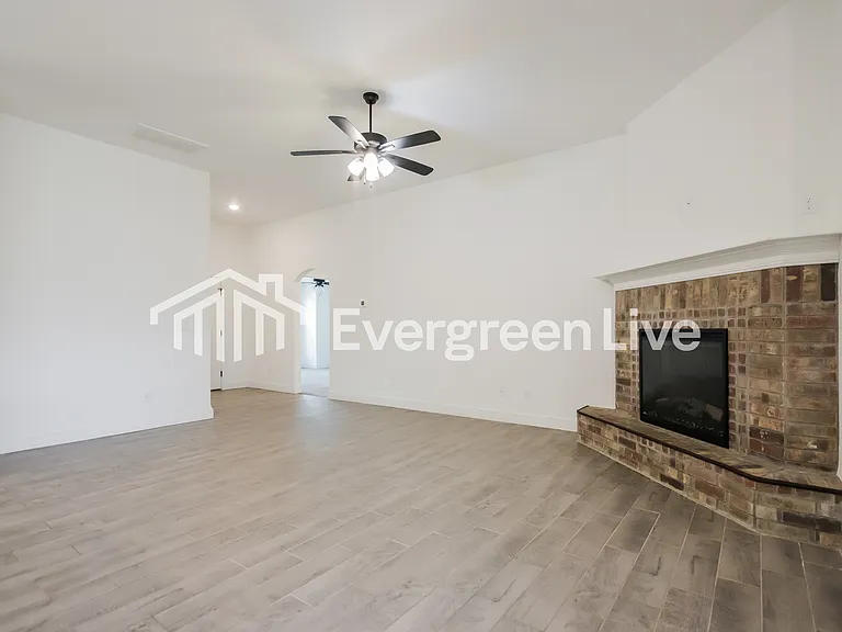 5907 NW Grant St — Photo 5
