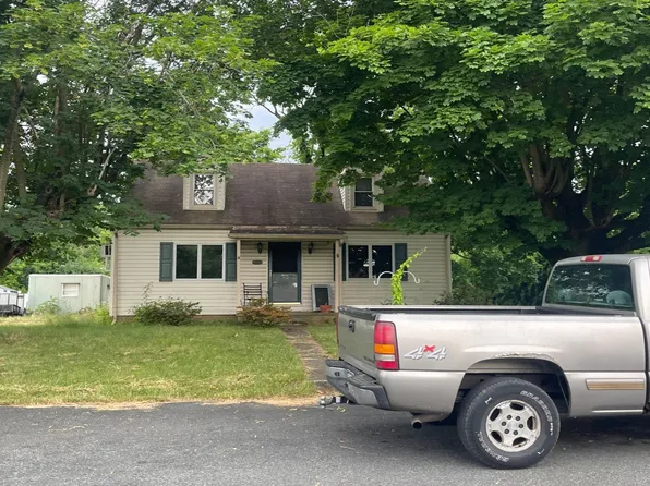 3830 John St, Emmaus, PA 18049