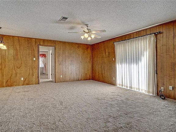 4th image of 2908 Kingsbury Ave
