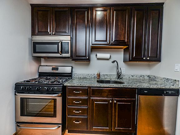 3rd image of 5400 Carriageway Dr APT 206