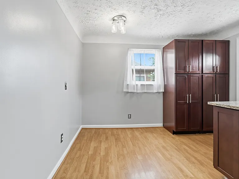 8330 Wexford Ave — Photo 24