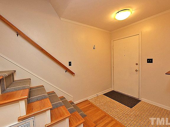 3rd image of 1515 E Franklin St APT 32