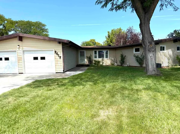 2615 Birchwood Rd, North Platte, NE 69101
