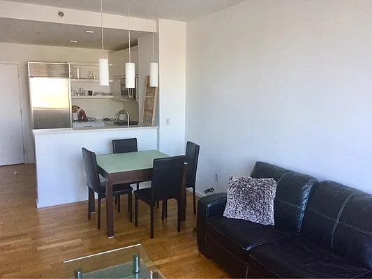 Rented by R New York | media 4