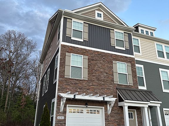 Front of end unit townhouse