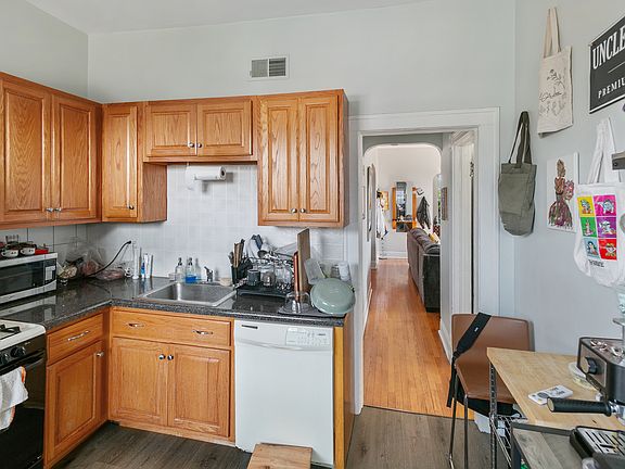 4th image of 2443 W Arthington St