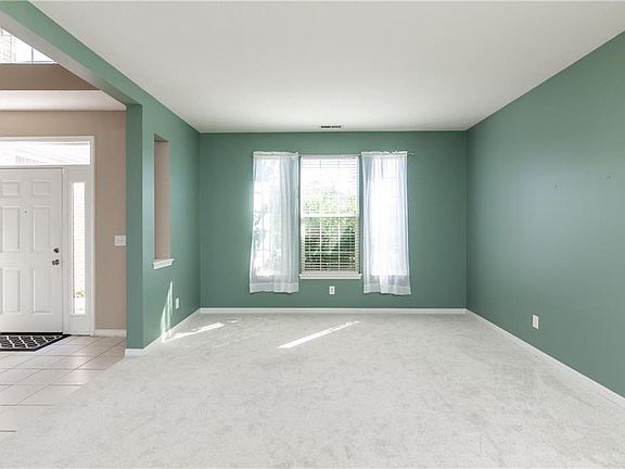 3rd image of 2384 Willowview Dr