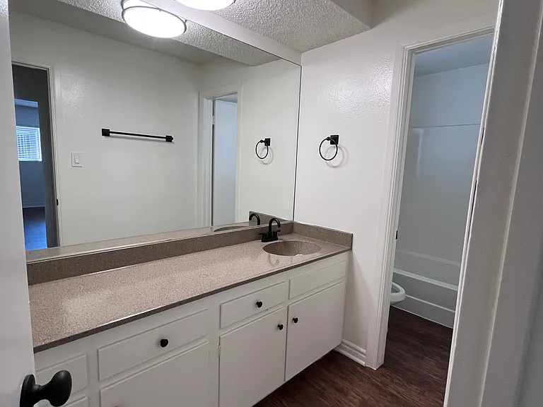 La Villa Descanso Apartments — Photo 16