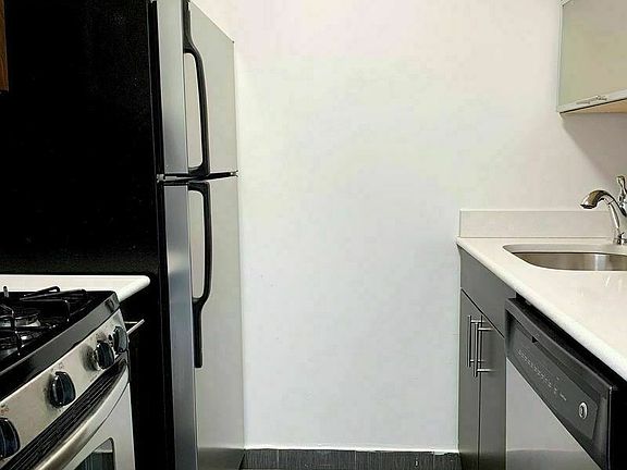 3rd image of 200 E 33rd St APT 20A