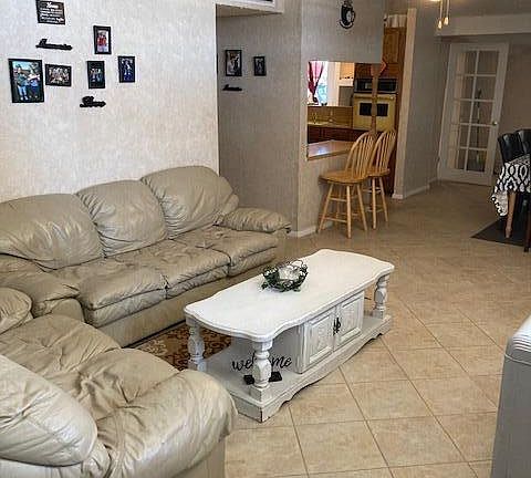 5th image of 932 W Webb Dr