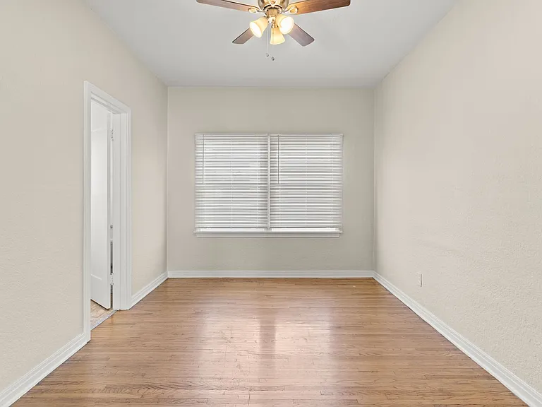 1715 Termino Ave — Photo 14