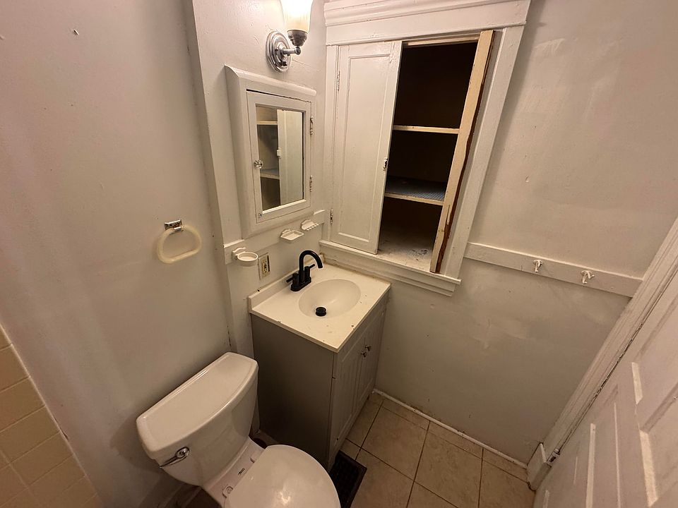 2nd image of 413 Locust St APT 2