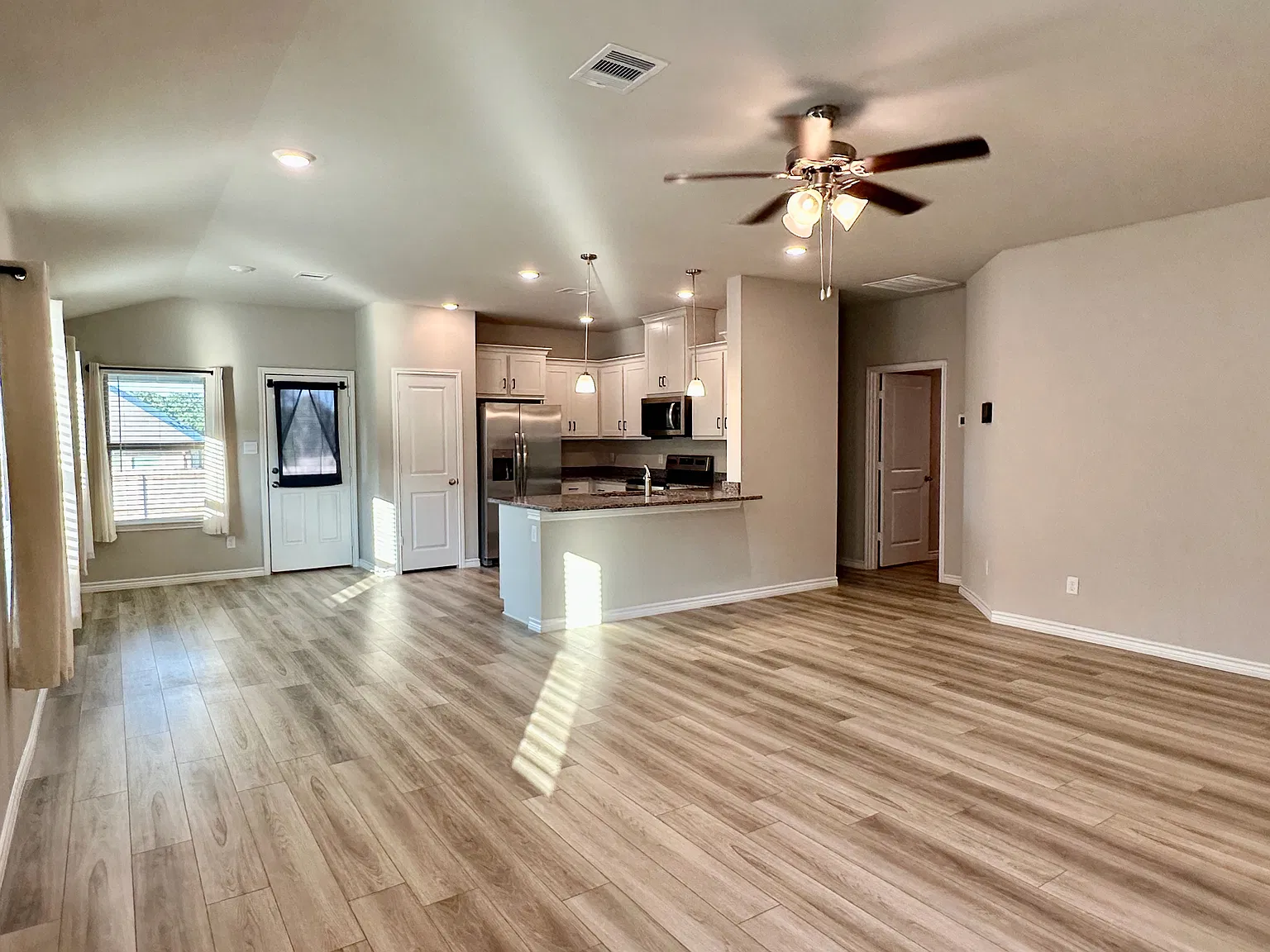 3 bed, 1585 sqft, $2,150 — Photo 2