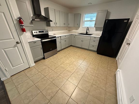 5th image of 3404 Thompson Ave APT C