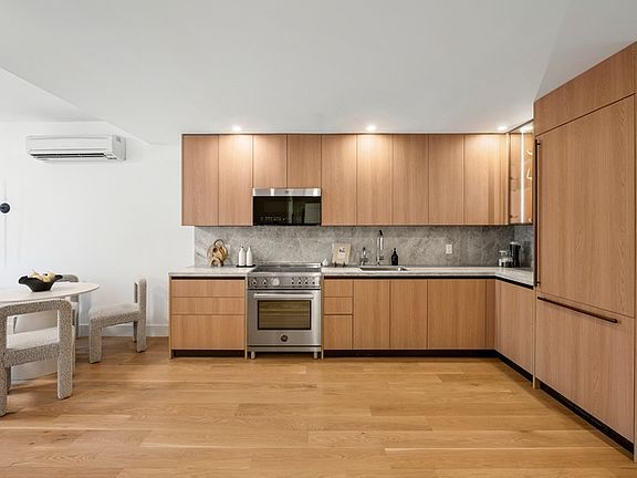 3rd image of 228 13th St #205
