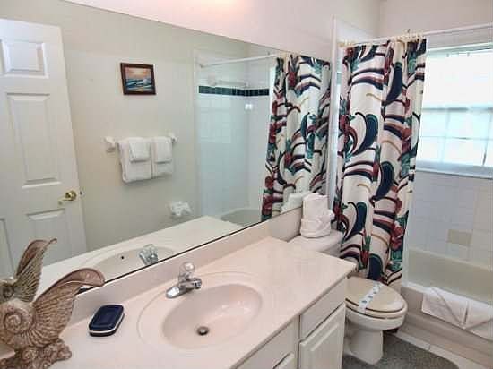 OIC4P2829-Bathroom