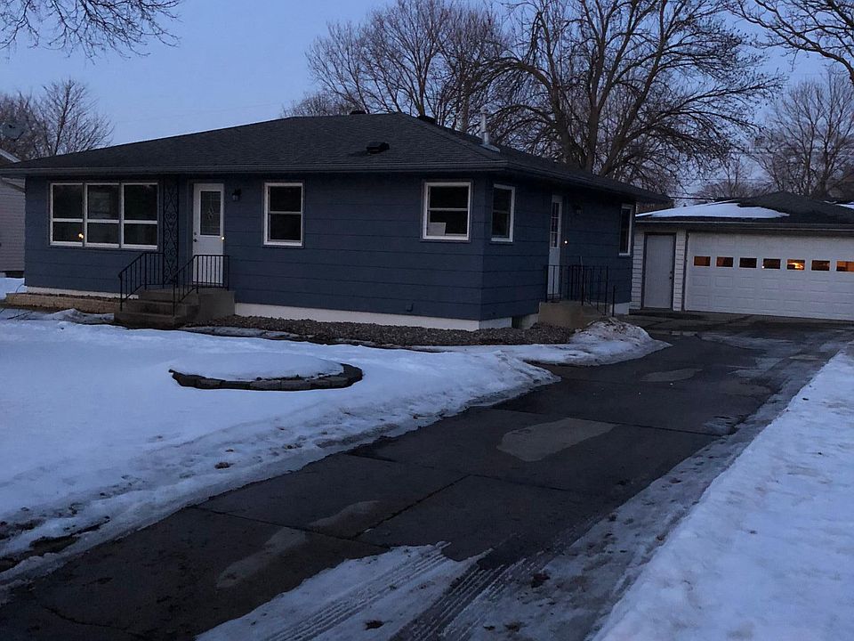 2nd image of 1502 3rd Ave SW