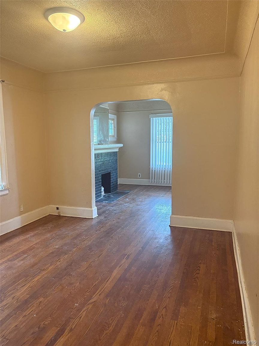 3803 Tyler St, photo 3