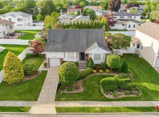 26 Chenango Dr, Jericho, NY 11753