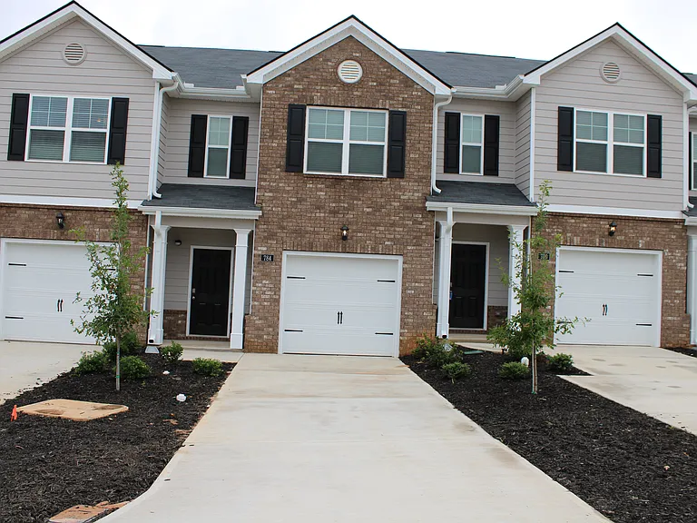 784 Grovebury Ct — Photo 1