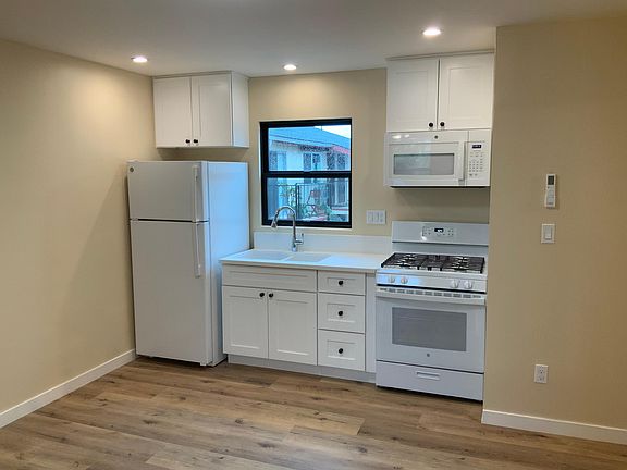 5th image of 3352 Herman Ave