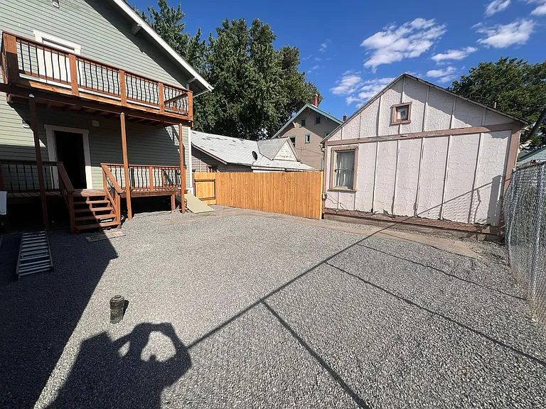 327 SW 2nd St — Photo 14