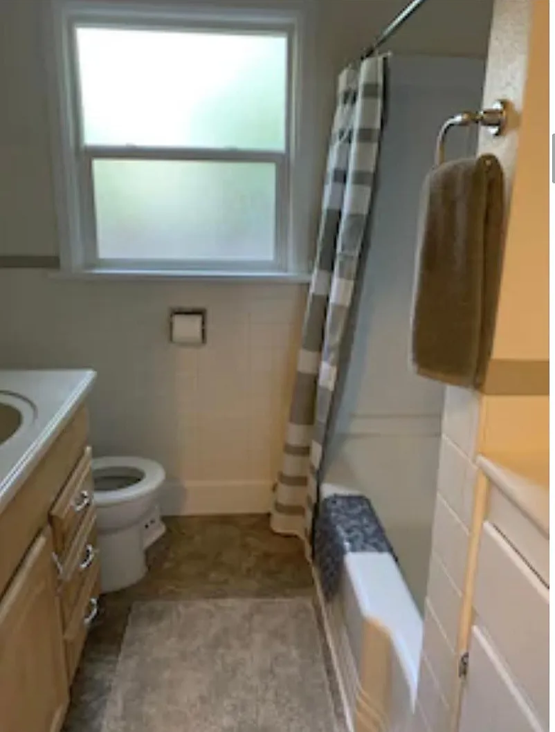 5 bed, 2290 sqft, $5,900 — Photo 4