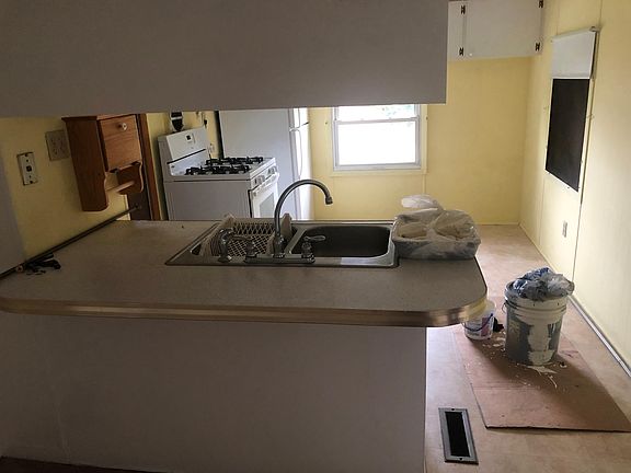 4th image of 6 Russell Dr