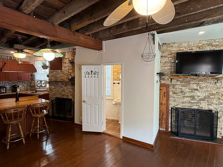 400 S Exeter St #1 — Photo 8