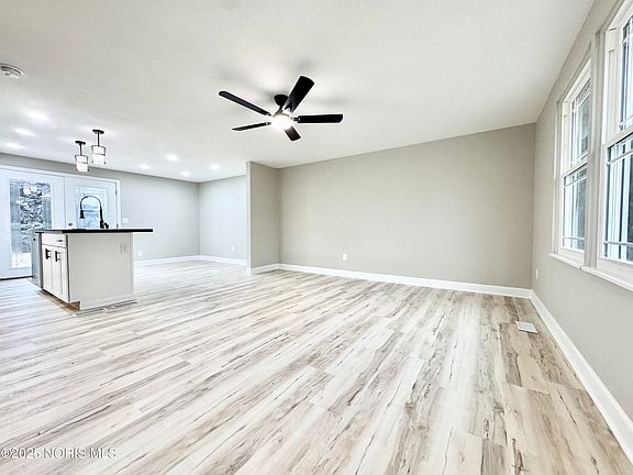 3rd image of 2051 Northridge Dr
