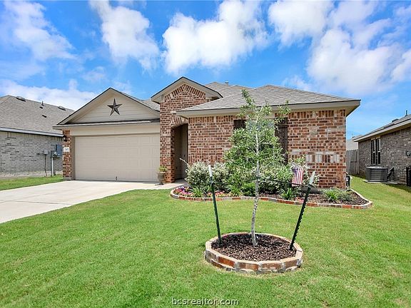 3rd image of 2407 Dog Leg Ln