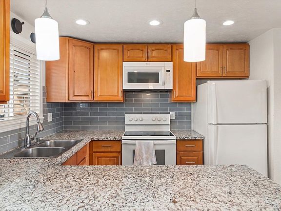 4th image of 1705-1707 N Glenn Ct
