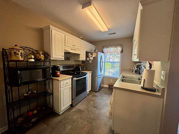 2nd image of 119 Stonington Ln