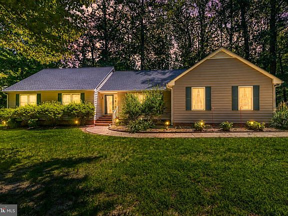 2nd image of 650 Canvasback Ln