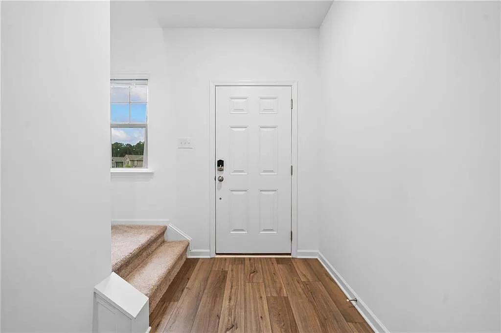 4 bed, 2.5 bath, 2315 sqft, $2,350 — Photo 3