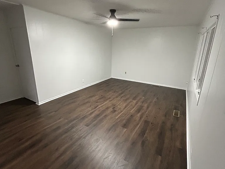 7802 Scott Ln — Photo 12